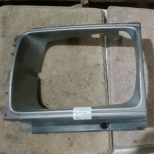 Hi Lux, headlamp bazel - Private Seller Hi Lux, headlamp bazel - Private Seller