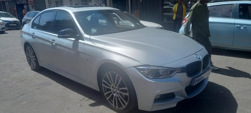 2016 BMW 318i M-SPORT 82,000KM, SILVER COLOUR, SUNROOF, LEATHER SEATS