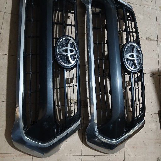 Toyota hilux gd6 grill - Private Seller Toyota hilux gd6 grill - Private Seller