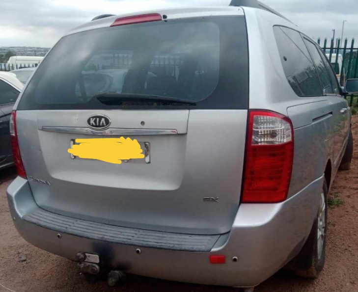 Kia Sedona Breaking-Down for Parts - Private Seller Kia Sedona Breaking-Down for Parts - Private Seller
