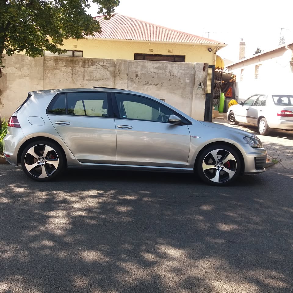 2014 VOLKSWAGEN GOLF 7 2.0 GTi DSG 45000Kilos SUNROOF Available