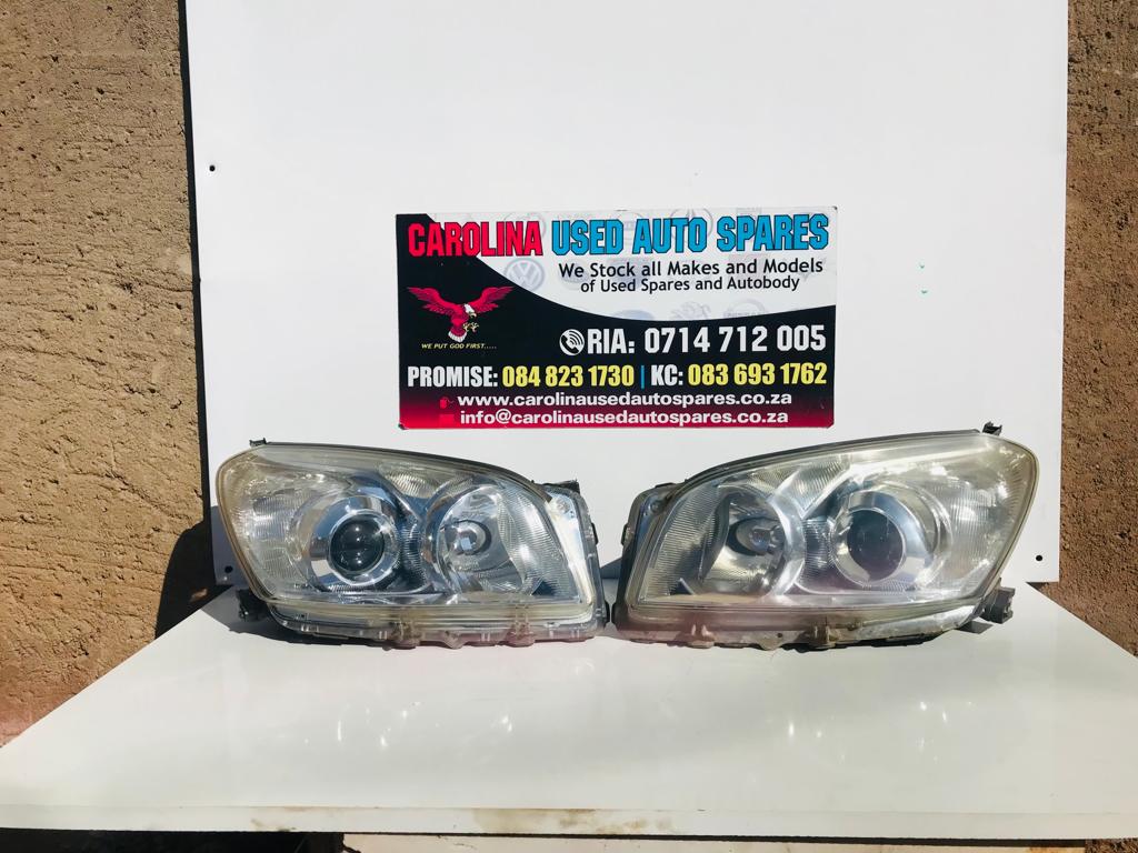 Toyota Rav4 left and right headlight (2010-2013) - Private Seller Toyota Rav4 left and right headlight (2010-2013) - Private Seller