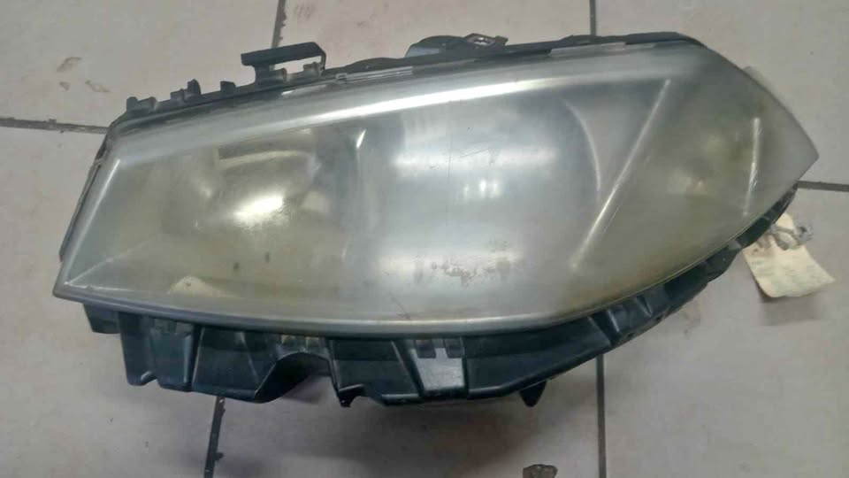 Renault megane 2 lhs headlight - Private Seller Renault megane 2 lhs headlight - Private Seller