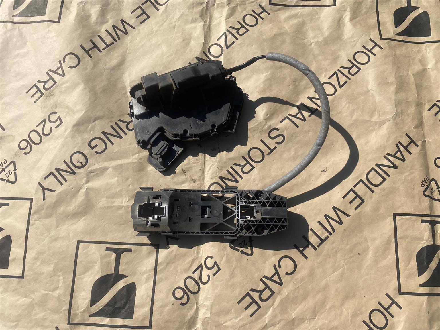 2022 VW POLO 8 LEFT FRONT DOOR LOCK MECHANISM FOR SALE. IN PRISTINE CONDITION