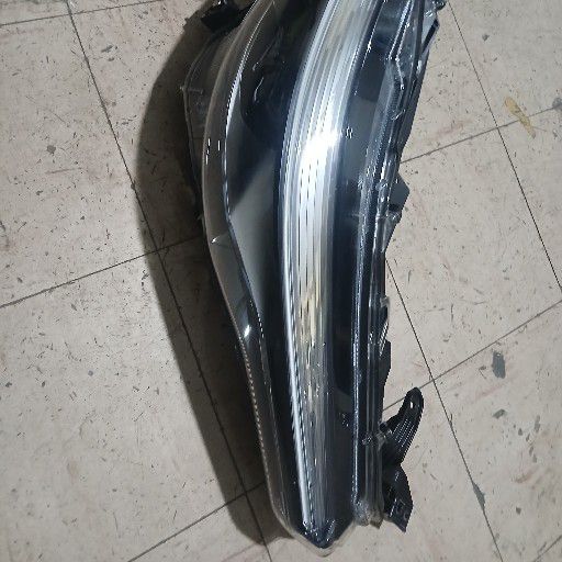 Toyota corolla cross headlight - Private Seller Toyota corolla cross headlight - Private Seller