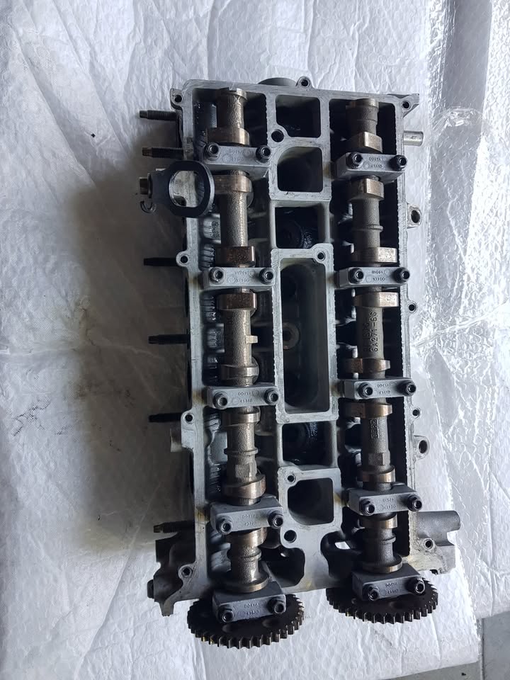 Cylinder Head Ford Focus 2,0L - Private Seller Cylinder Head Ford Focus 2,0L - Private Seller