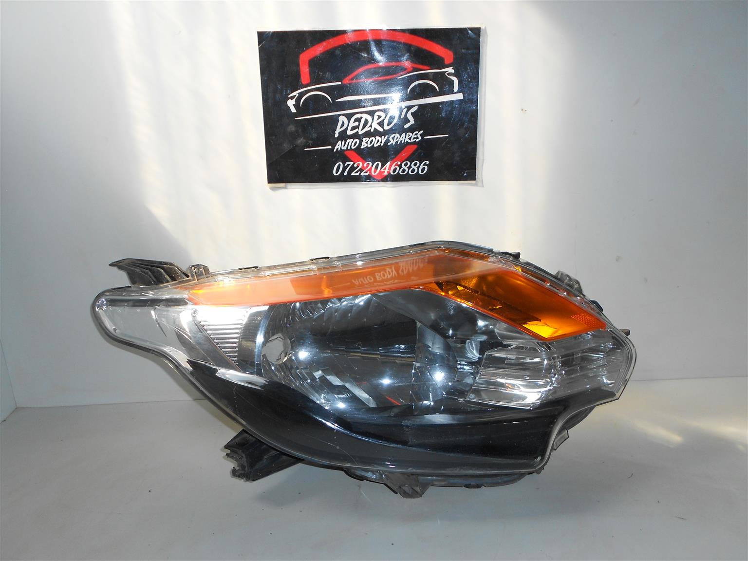 Mitsubishi L200 Right Headlight - Private Seller Mitsubishi L200 Right Headlight - Private Seller