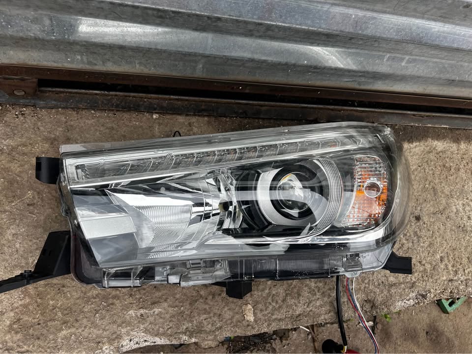 Toyota GD6 headlight LH - Private Seller Toyota GD6 headlight LH - Private Seller