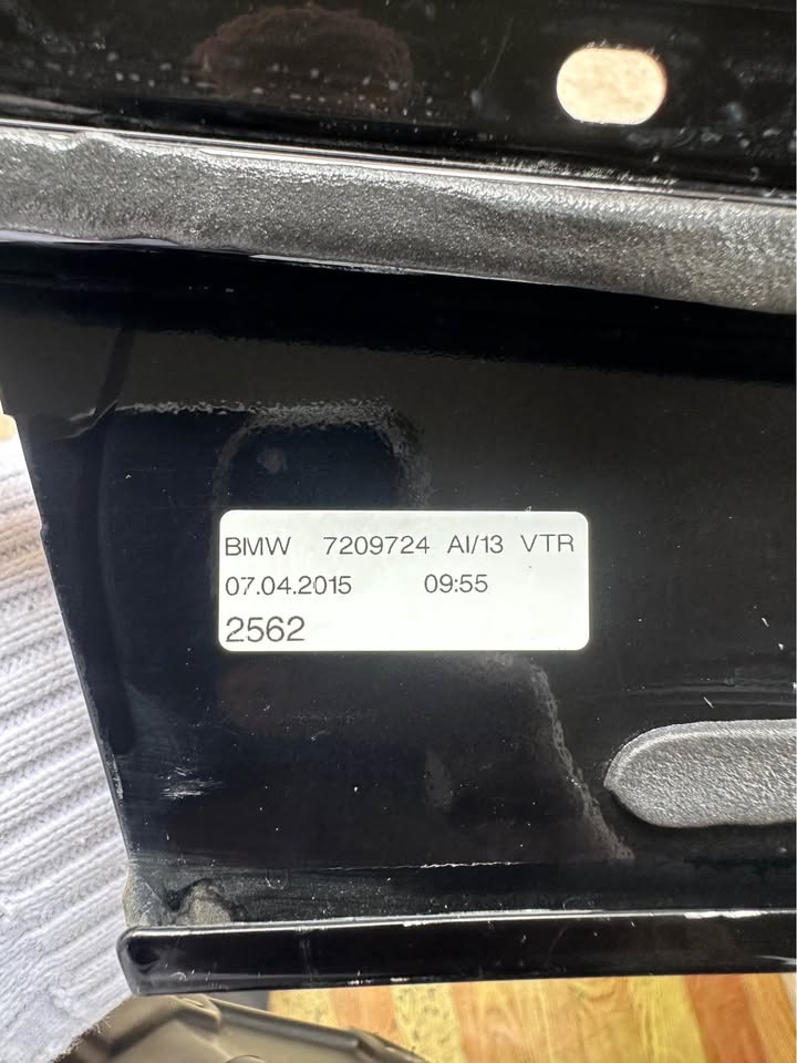 BMW F10 F11 Front Right Door Column B Pillar Cover High Gloss - Private Seller BMW F10 F11 Front Right Door Column B Pillar Cover High Gloss - Private Seller