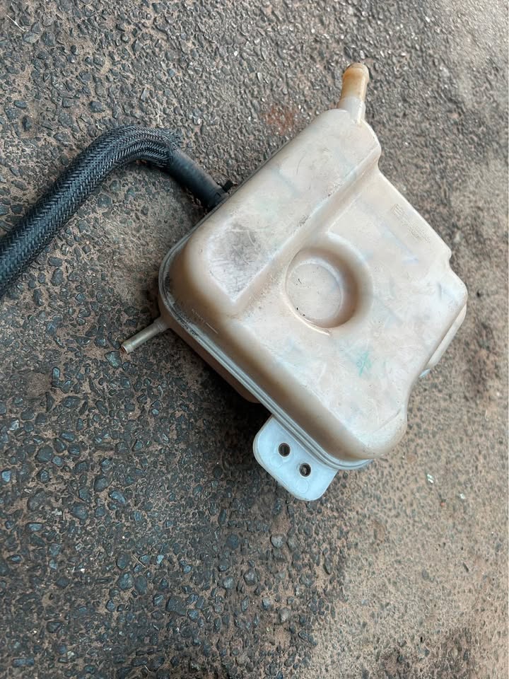 Mahindra XUV 500 Radiator Expansion Tank Available Call or WhatsApp - Private Seller Mahindra XUV 500 Radiator Expansion Tank Available Call or WhatsApp - Private Seller