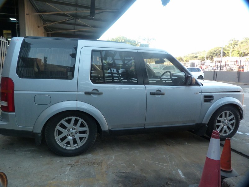 Land Rover Discovery3 2.0 TDV6 AT Silver - 2009 STRIPPING FOR SPARES - Private Seller Land Rover Discovery3 2.0 TDV6 AT Silver - 2009 STRIPPING FOR SPARES - Private Seller
