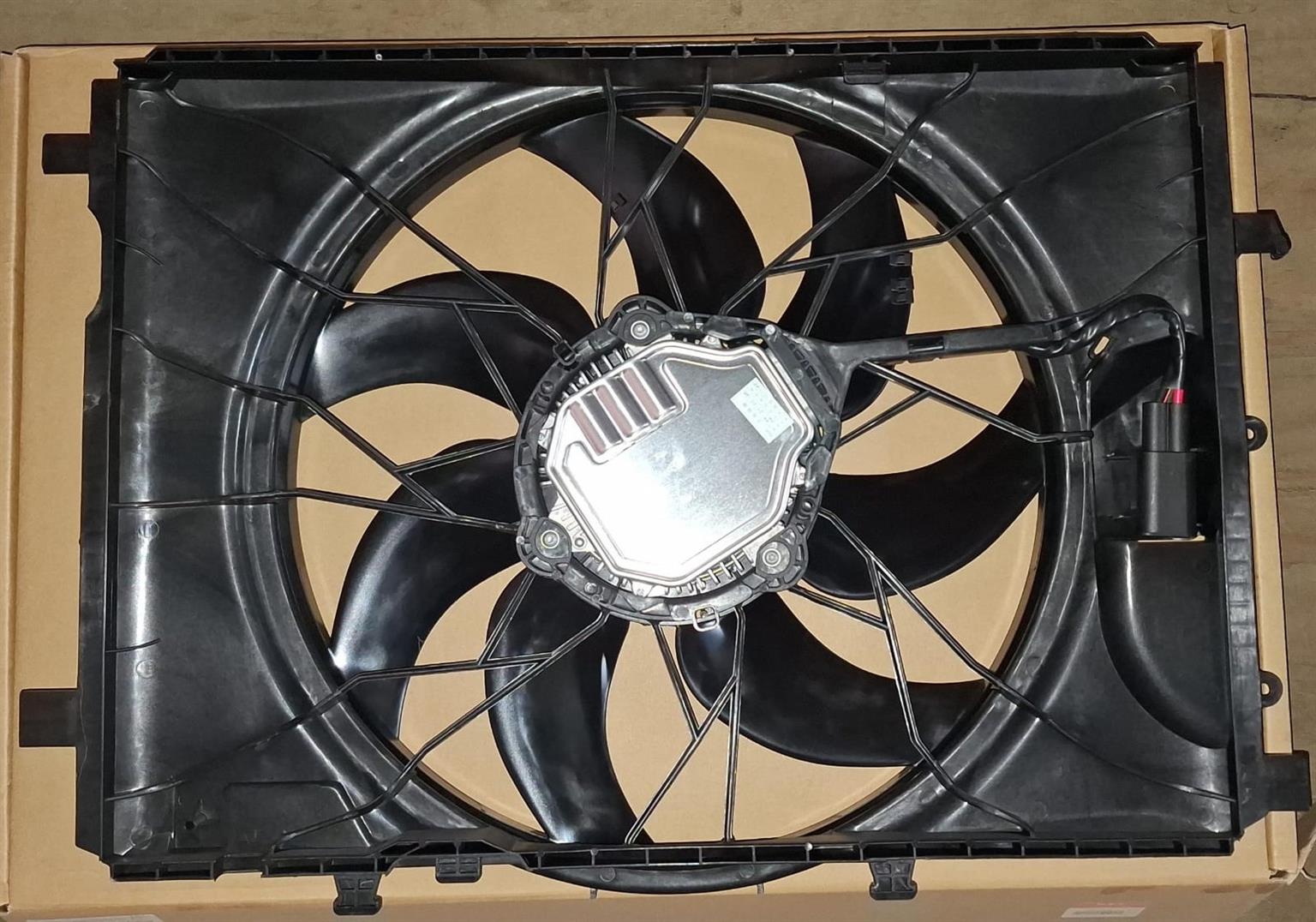 Mercedes W204 C200 C220 C250 C320 C300 Radiator Fan with Resistor - For Sale