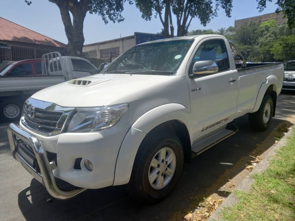 2014 Toyota Hilux Single Cab 3.0 D4D DIESEL LEGEND 45, Manual, White Color, Mileage