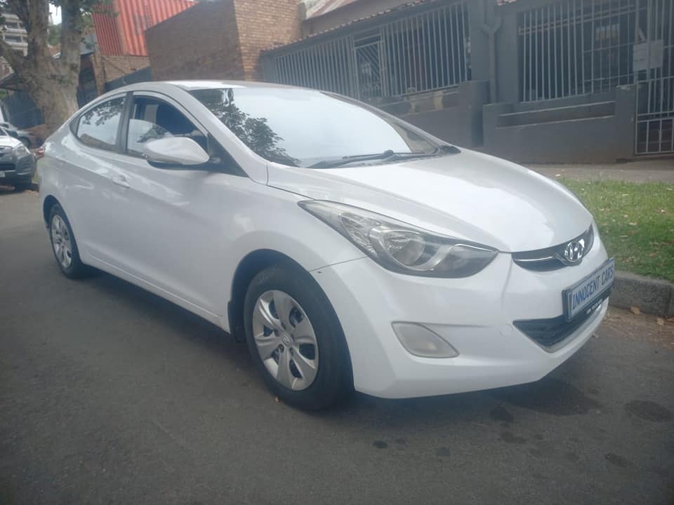 2014 HYUNDAI ELANTRA SEDAN 1.6 PETROL, MANUAL, WHITE COLOR, MILEAGE 88000KMS