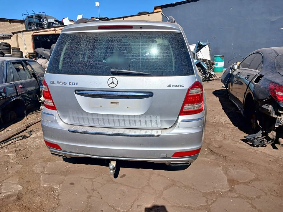 MERCEDES BENZ GLA 350 CDI STRIPPING FOR SPARES