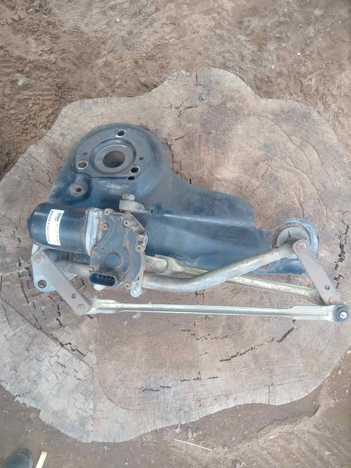 Ford Icon 2014 wiper motor and mechanism complete - Private Seller Ford Icon 2014 wiper motor and mechanism complete - Private Seller