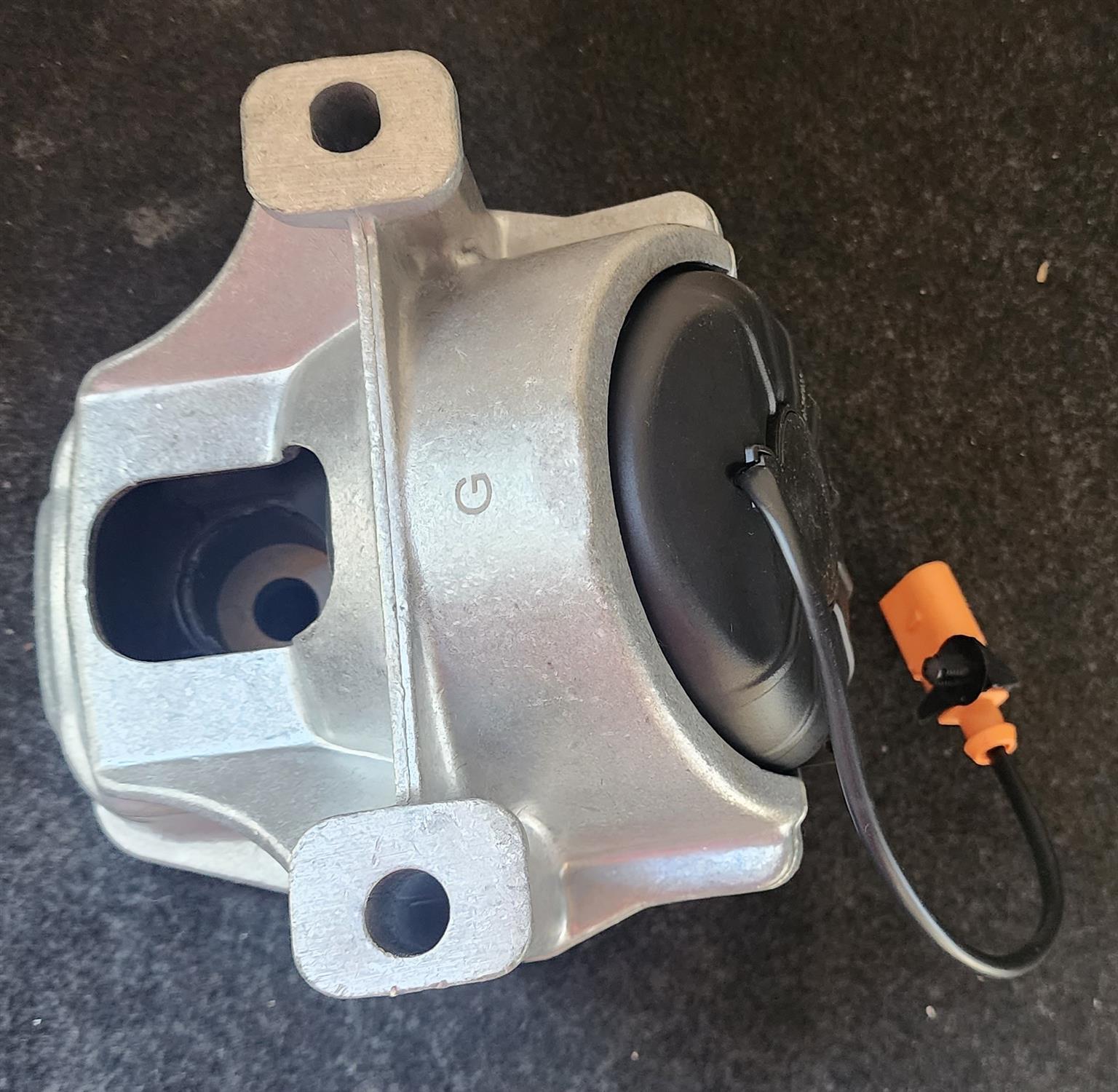 Audi a4 b8 engine mounting - Private Seller