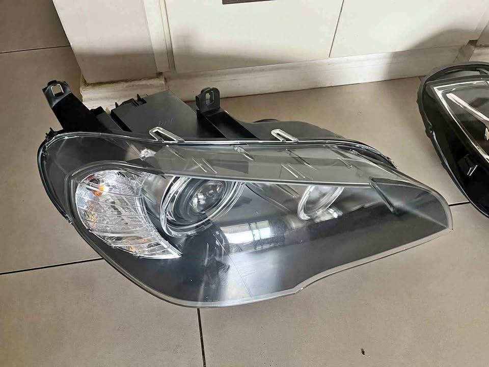 BMW E70 X5 headlight - Private Seller BMW E70 X5 headlight - Private Seller