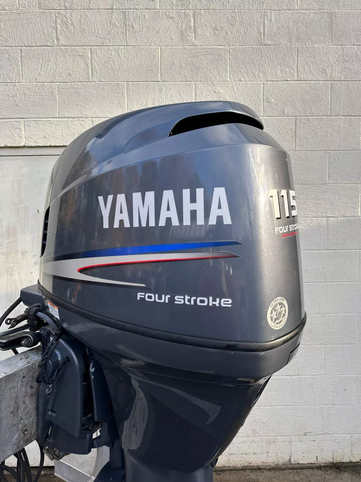 2009 Yamaha 115HP 4 Stroke Outboard Engine 25" Shaft - 297 Hours