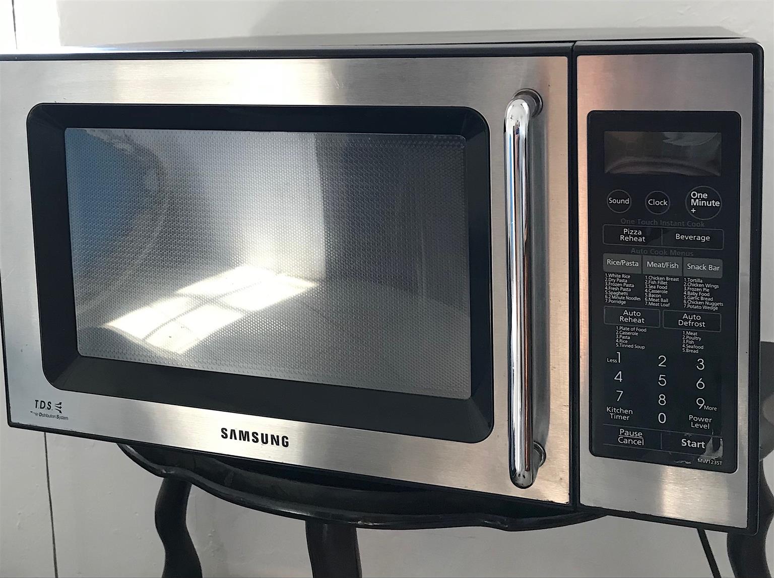 Samsung Microwave Oven: Bread Defrost 