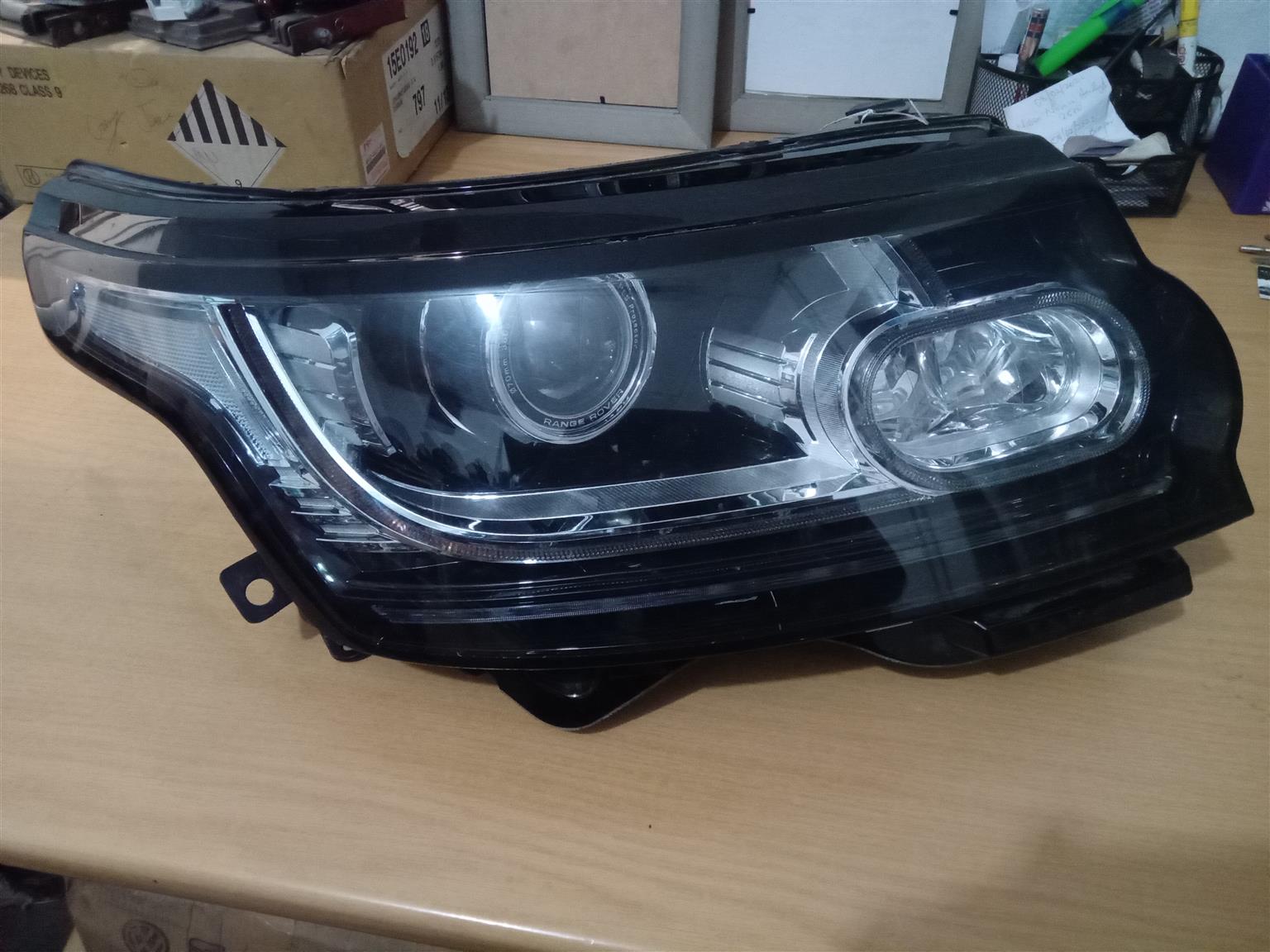 Range Rover Vogue Headlight - Private Seller Range Rover Vogue Headlight - Private Seller