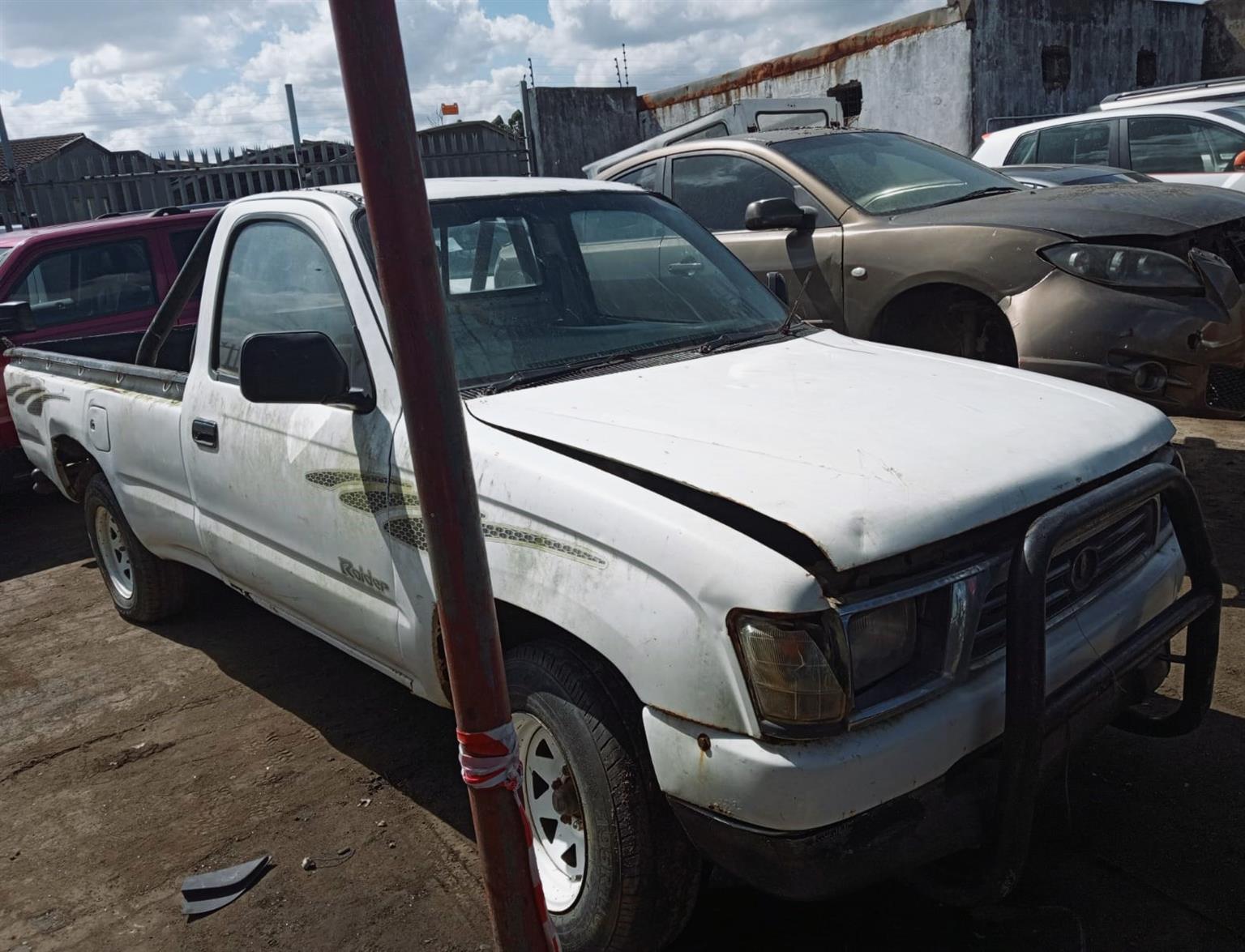 2002 Toyota Hilux 2.4D – Stripping for Spares