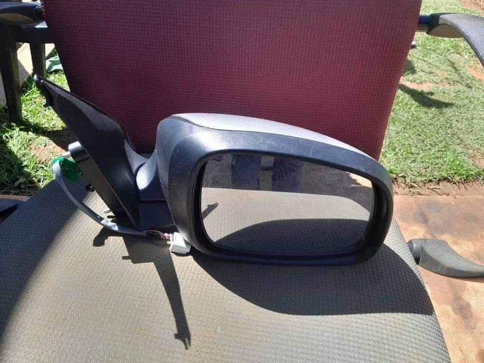 Suzuki swift mirror right side - Private Seller Suzuki swift mirror right side - Private Seller