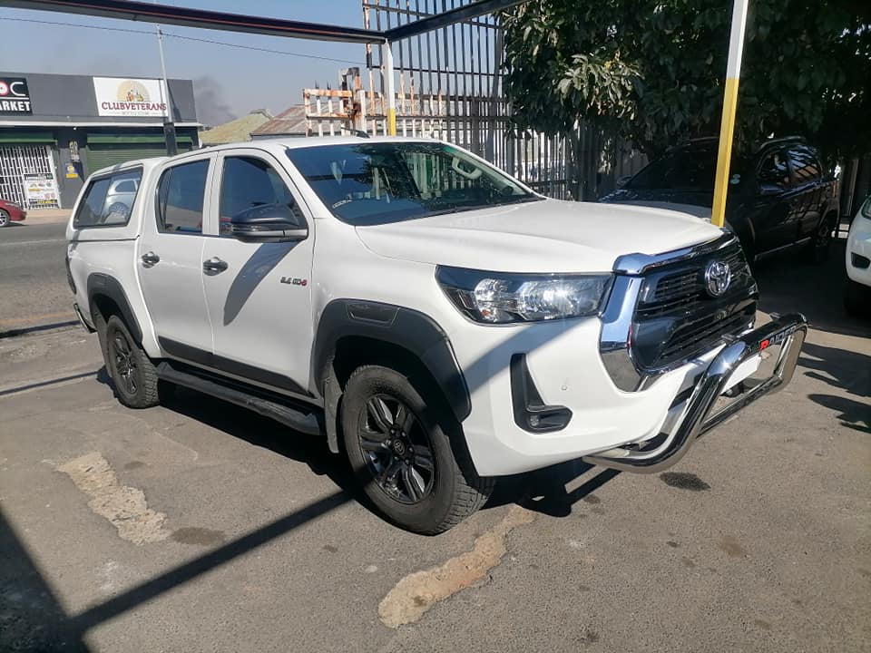 2021 Toyota Hilux 2.4 GD6 4x4 Double Cab with Canopy service book