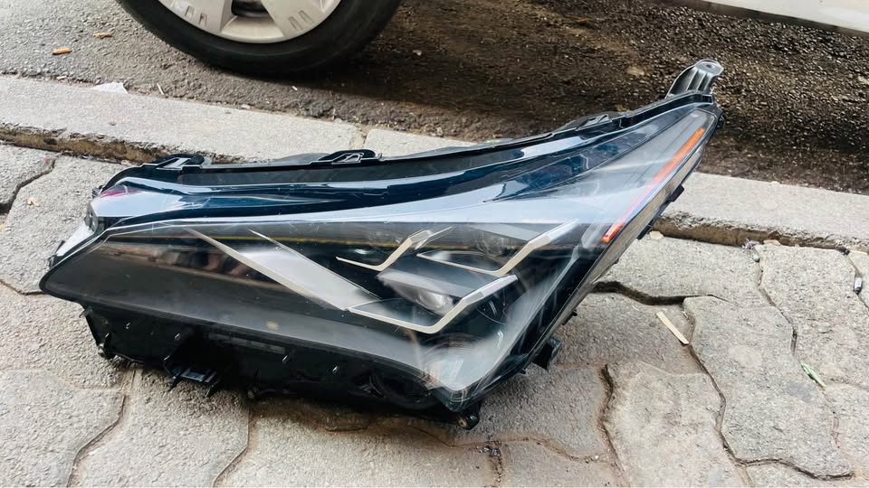 Lexus NX 200t, NX 300,/NX 300h headlight - Private Seller Lexus NX 200t, NX 300,/NX 300h headlight - Private Seller