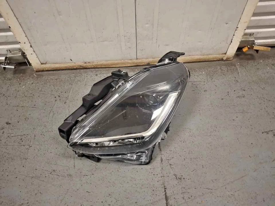 SUZUKI SWIFT HEADLIGHT LEFT SIDE 2025 MODEL - Private Seller SUZUKI SWIFT HEADLIGHT LEFT SIDE 2025 MODEL - Private Seller