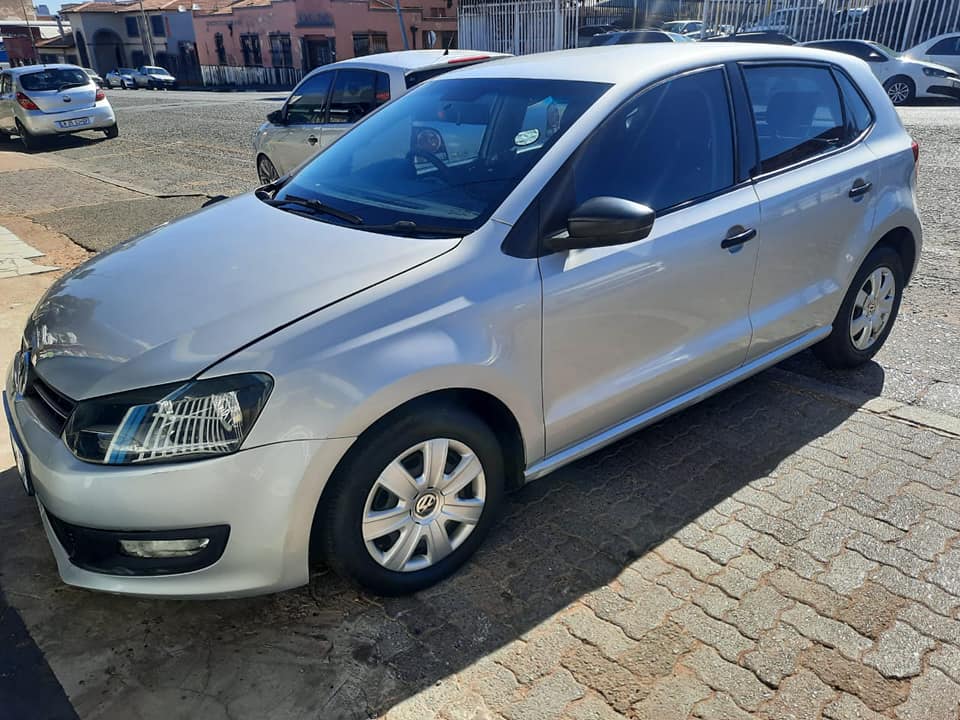 2012 Volkswagen polo 6 1.6 Comfortline Hatchback with a Nice interior seat