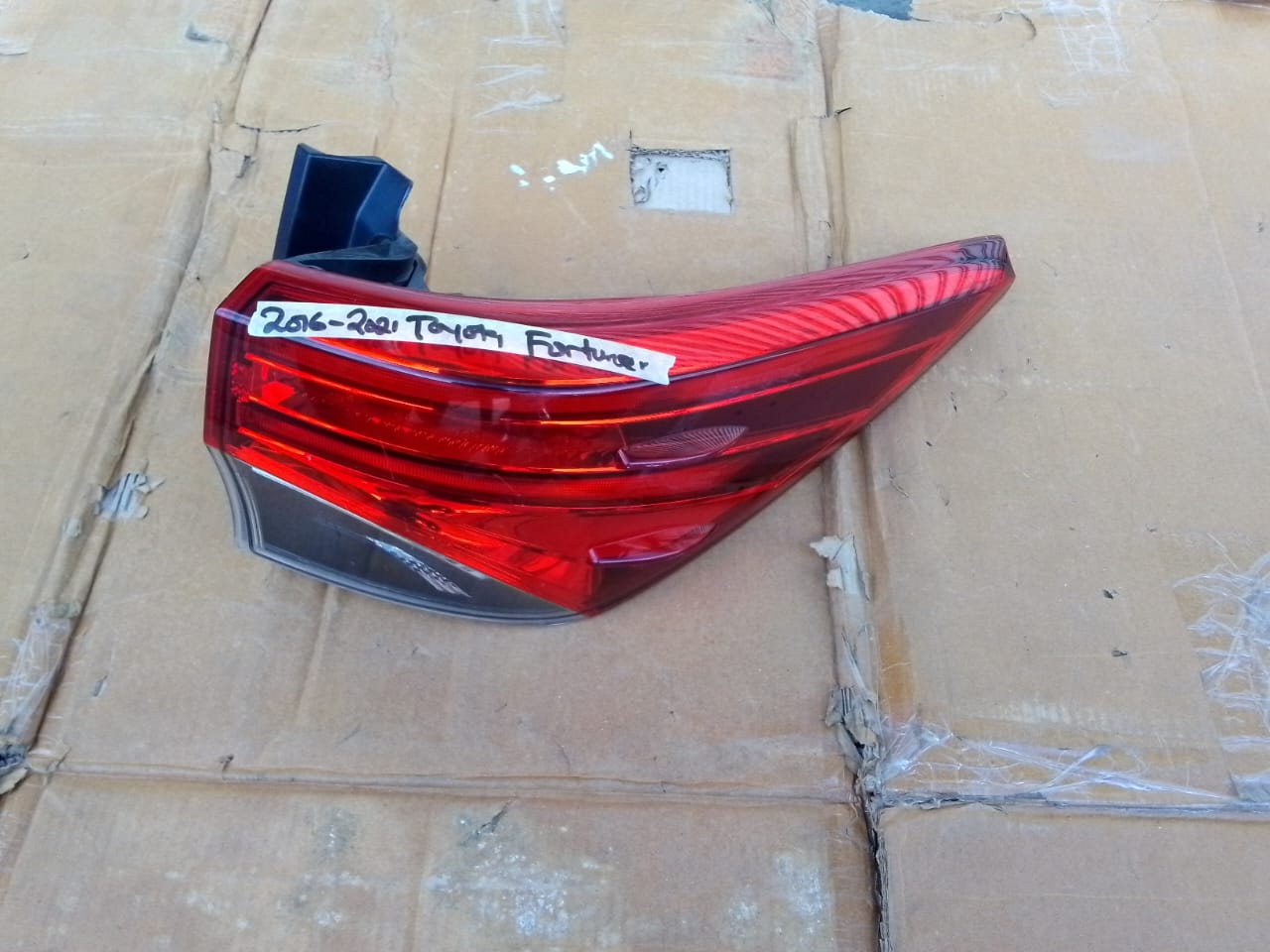(2016-2020) TOYOTA FORTUNER RHS LED REAR TAILIGHT - Private Seller