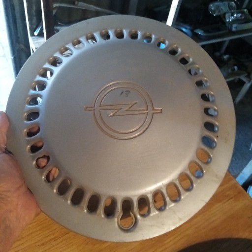 Opel Kadett wheel cap - Private Seller Opel Kadett wheel cap - Private Seller