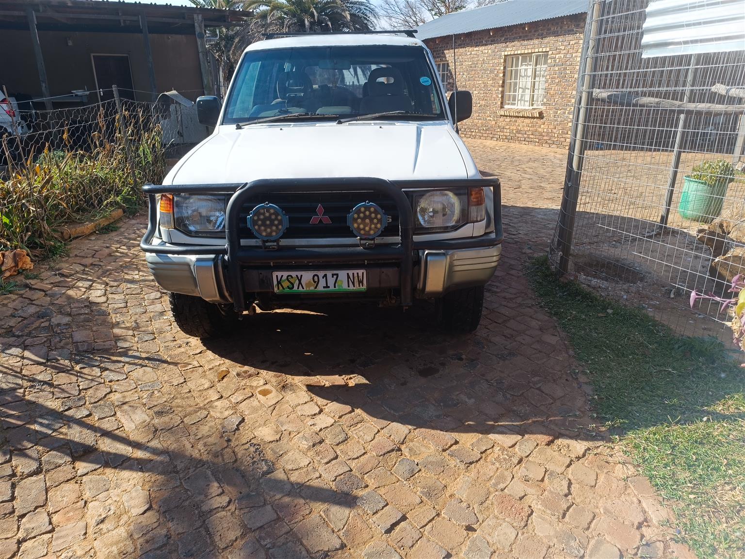 Mitshubishi pajero 3000 V6 ECU for sale or swop papers up to date 5 new tyres