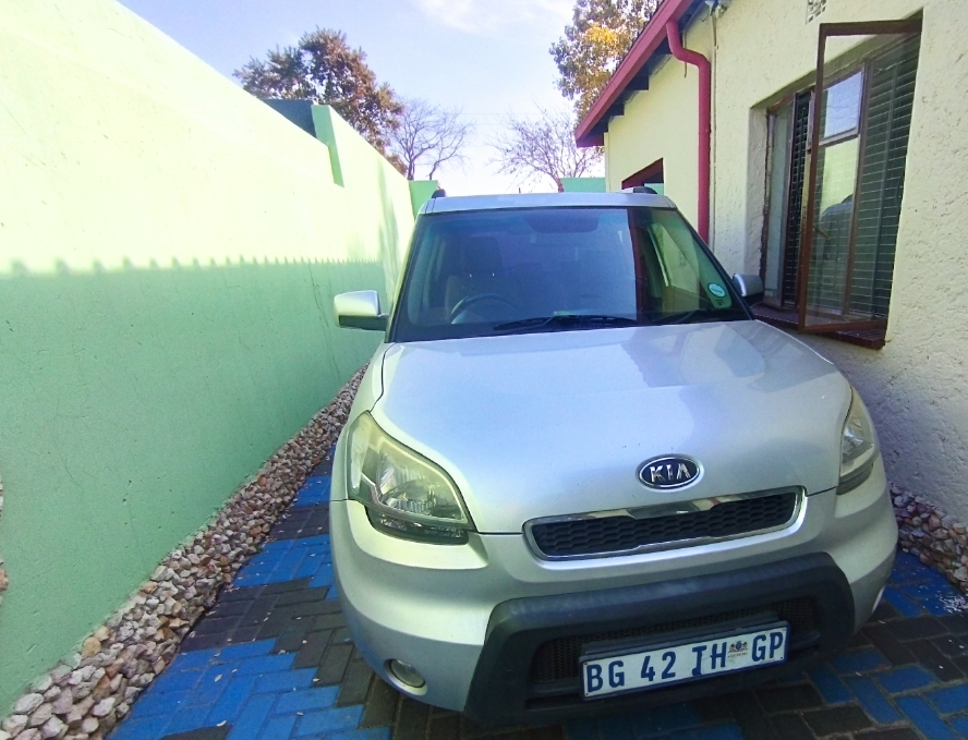 Kia Soul 1.6 2011 model for sale R90000 (negotiable)