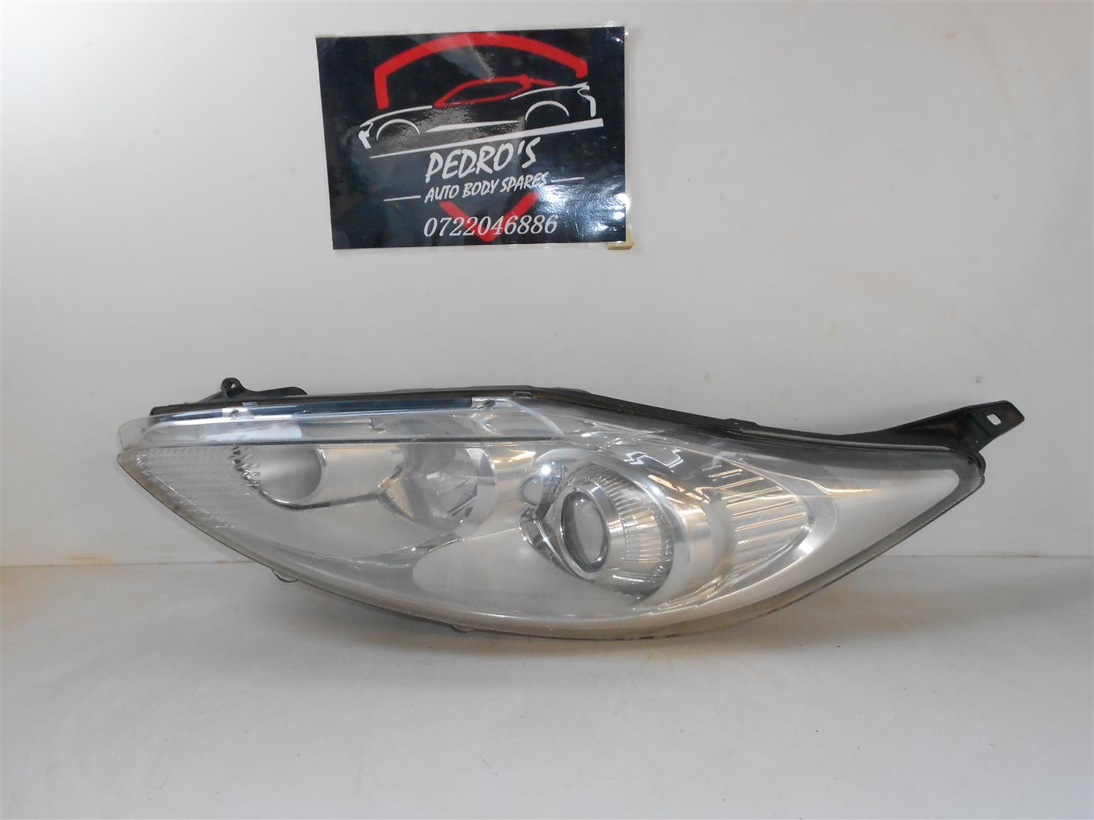 Ford Fiesta preface 2013-19 right side headlight