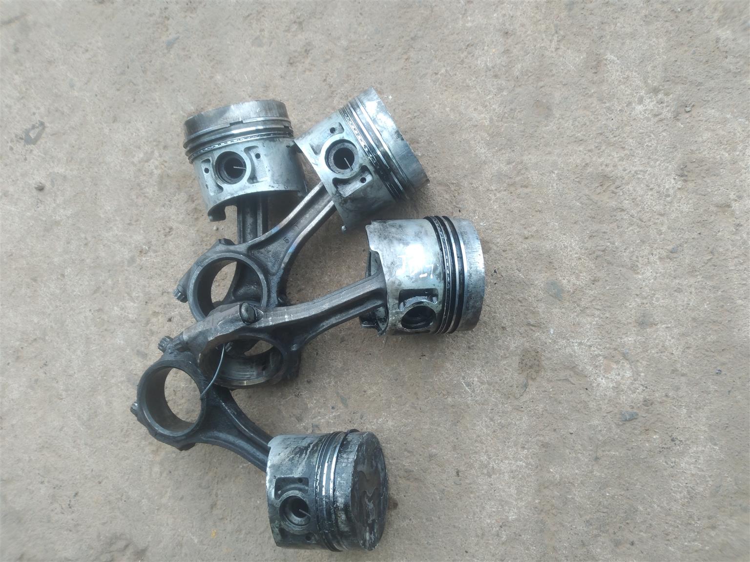 Pistons and conrods Nissan 2.7 for sale - Private Seller