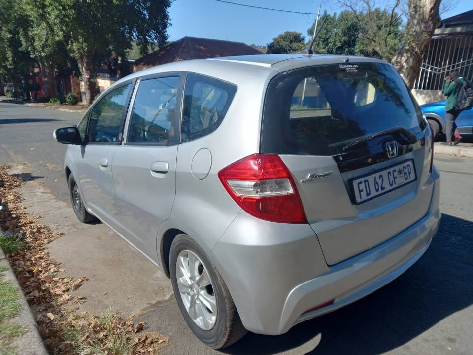 2012 HONDA JAZZ, ENG 1.5 PETROL, MANUAL TRANSMISSION, SILVER COLOR, MILEAGE