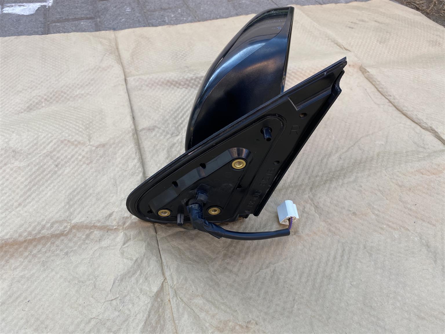2010 DAIHATSU TERIOS ELECTRONIC DOOR MIRROR RIGHT SIDE FOR SALE - Private Seller