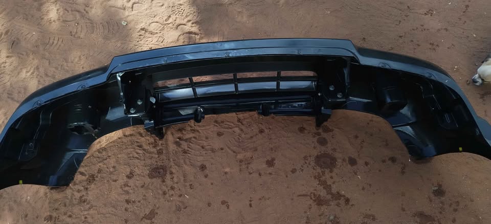 ORIGINAL GENUINE NISSAN NP 300 FRONT BUMPER