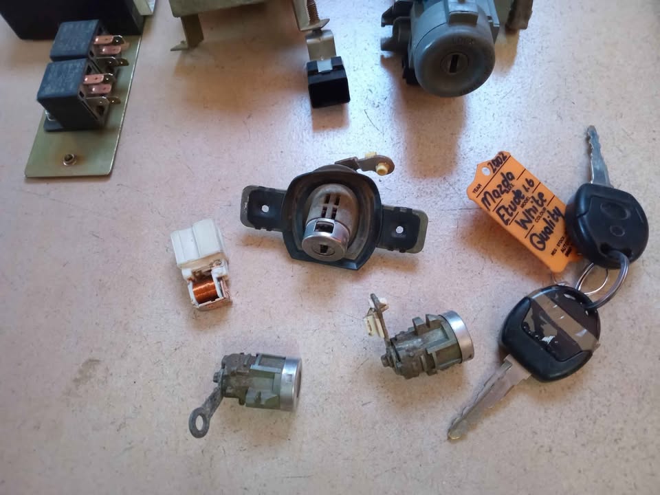 Mazda etude 1.6ie lock set no computer box my number WhatsApp or cell - Private Seller