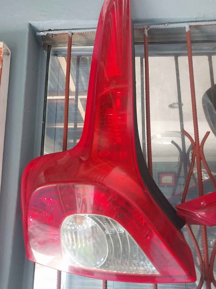 Volvo c30 2007 left taillight for sale - Private Seller