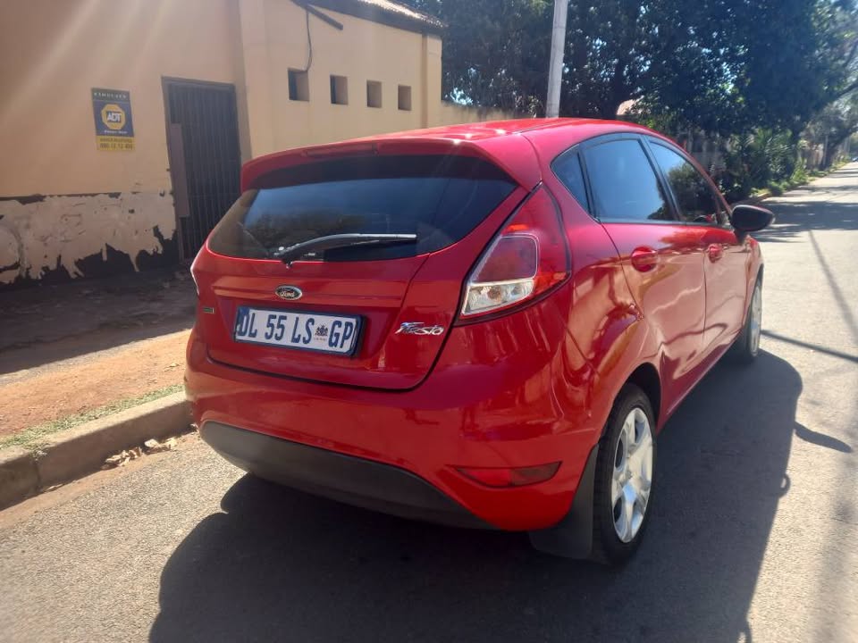 2015 Ford Fiesta Ecoboost 1.0 Petrol, Manual, Red, 91000kms