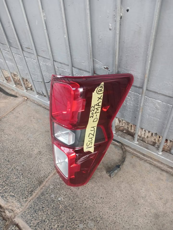 2022 Isuzu TAILLIGHTS Right for Sale - Private Seller 2022 Isuzu TAILLIGHTS Right for Sale - Private Seller