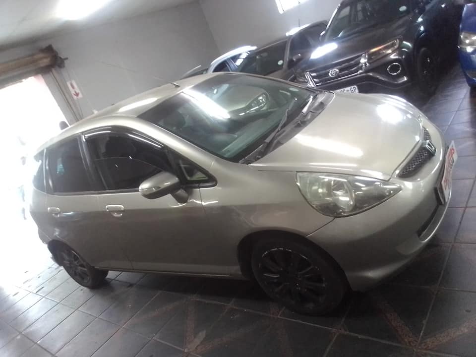 2006 Honda jazz 1.5 Petrol Automatic, sparekey  Grey