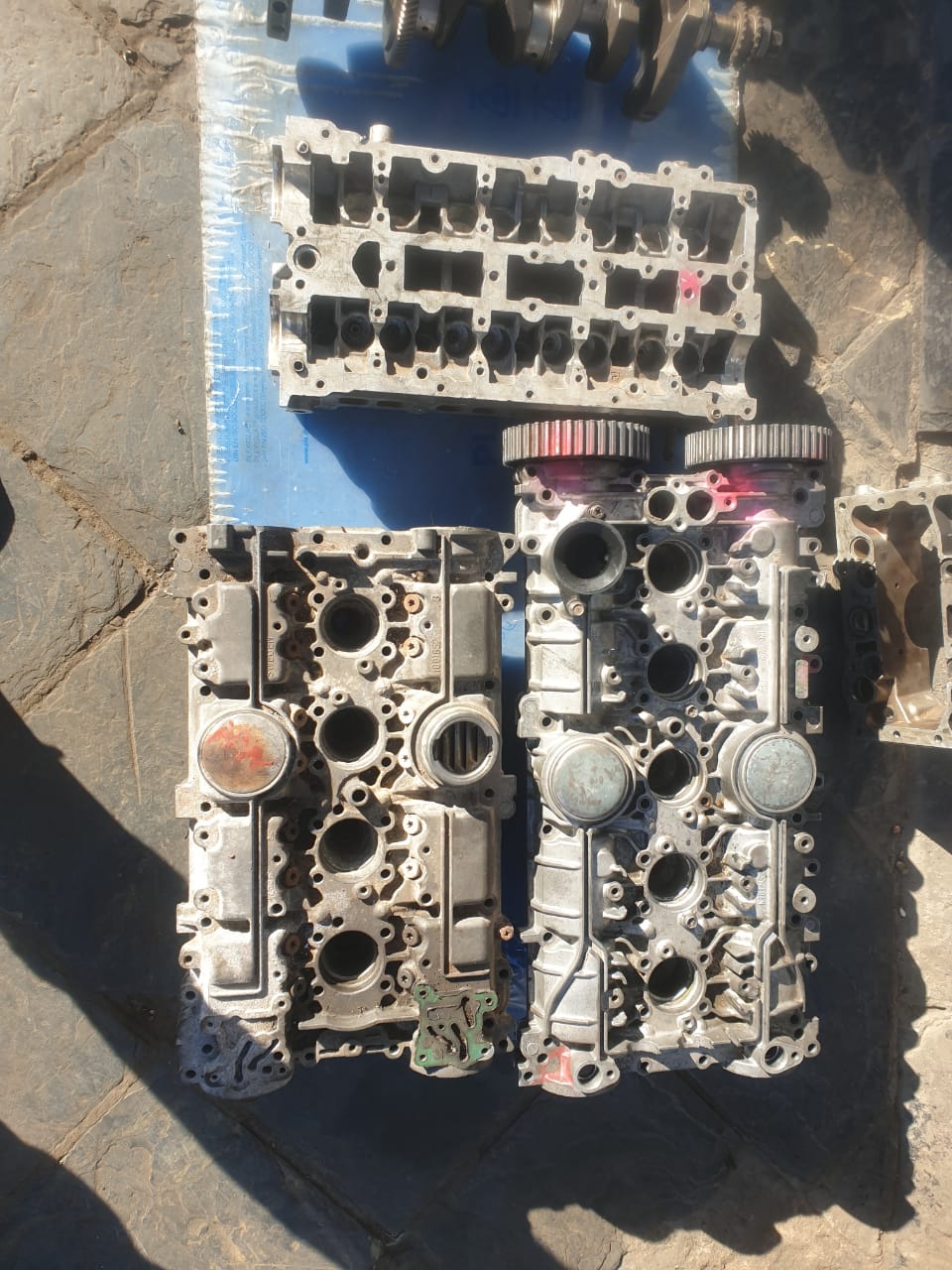 SELLING VOLVO CYLINDER HEADS BOTHE PETROL AND DIESEL - Private Seller