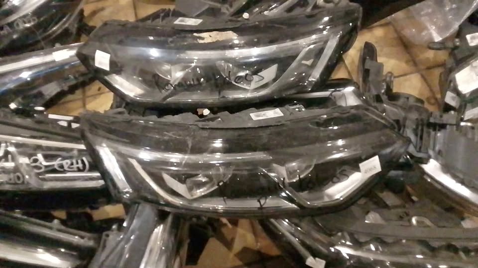 Renault koleos headlight - Private Seller Renault koleos headlight - Private Seller
