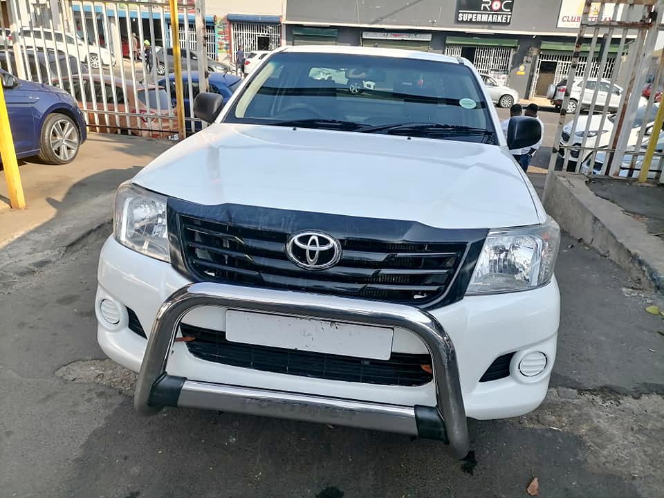 2010 Toyota Hilux 2.5 D4D SRX Single Cab Low Rider leather seat 2010 Toyota Hilux 2.5 D4D SRX Single Cab Low Rider leather seat