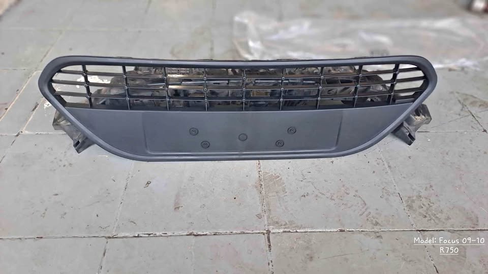 Front grill Ford Focus 09-10 - Private Seller Front grill Ford Focus 09-10 - Private Seller