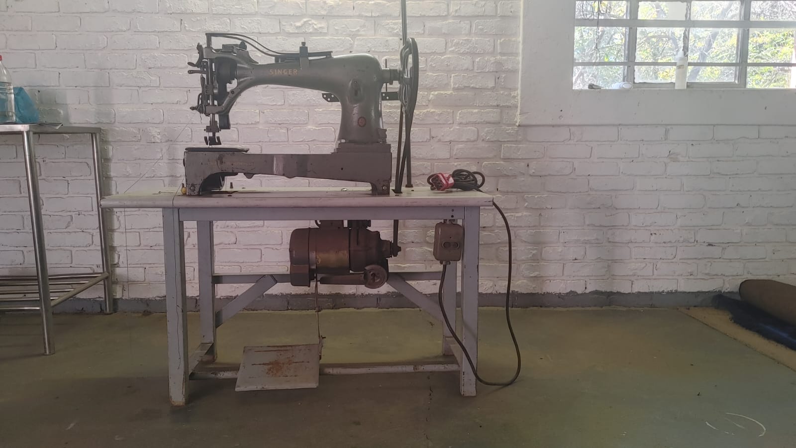 Singer Sewing Machine Vintage Heavy Duty class 7 | Junk Mail Marketplace